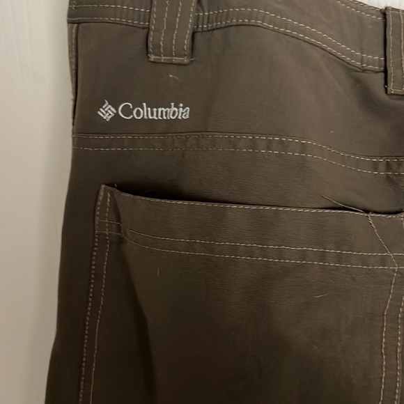 These are Columbia Omni Shield pants. Olive green size 34x30 - Picture 5 of 7